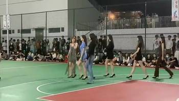 这个时候还会有人说球场被霸占吗？😍