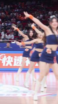 妙曼的身姿甜美的笑容！啦啦队中场舞让人流连忘返😍